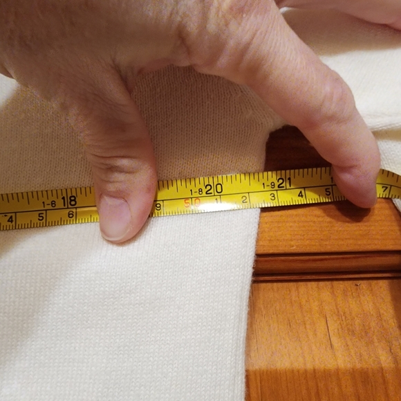 Tommy Hilfiger Sweater, Size Large - Picture 7 of 8